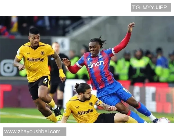 女王巡游者与西布罗姆的激烈对决展现足球魅力与团队精神